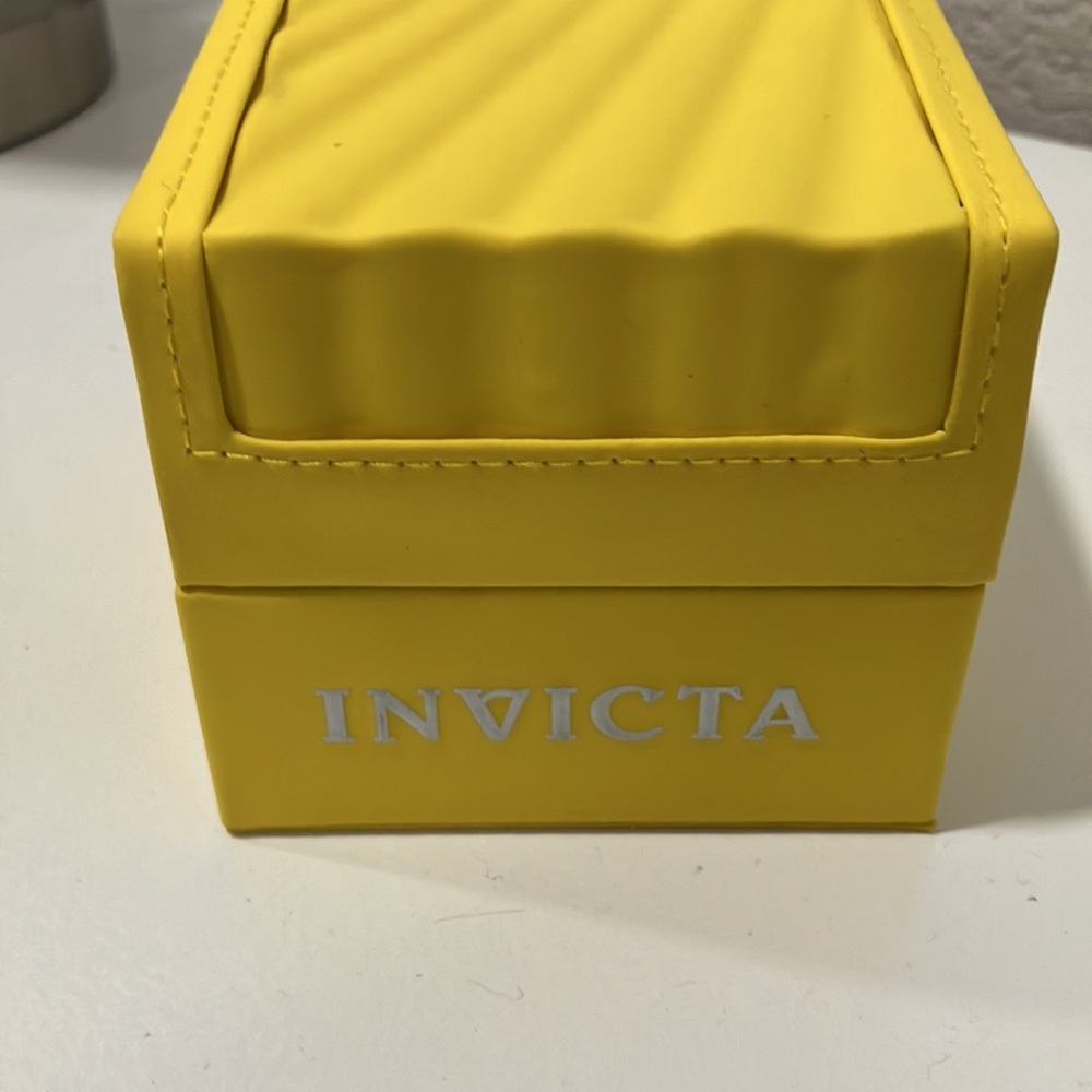 NWT Large Face Invicta Watch - Picture 4 of 4